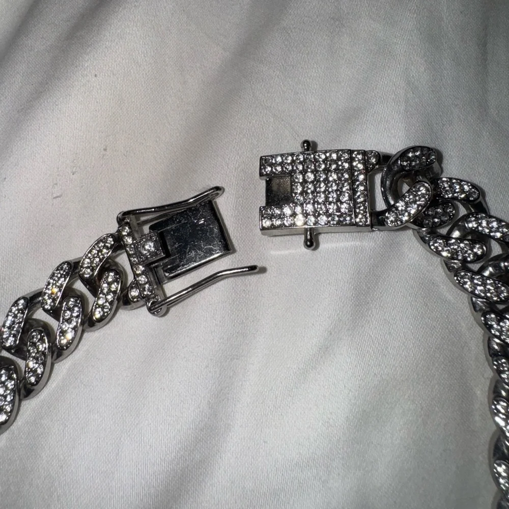 - CUBAN LINK ICED OUT SILVERTONE & ROSE GOLD DOG COLLARS XS 11”